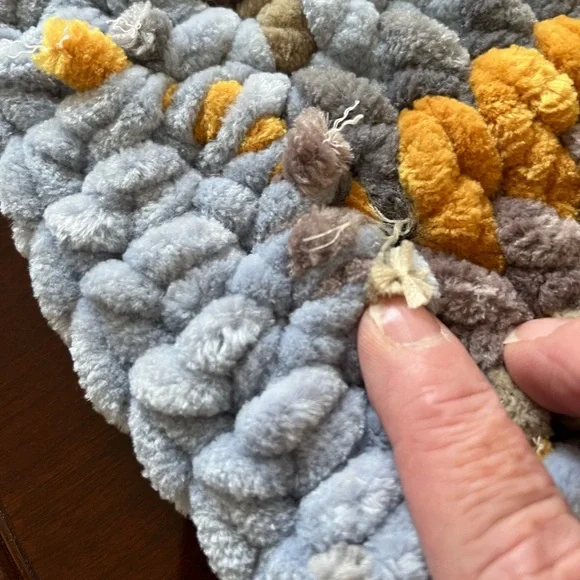 #2970 ‼️1 OF A KIND‼️NEW‼️ Handmade Chunky Chenille Lapghan